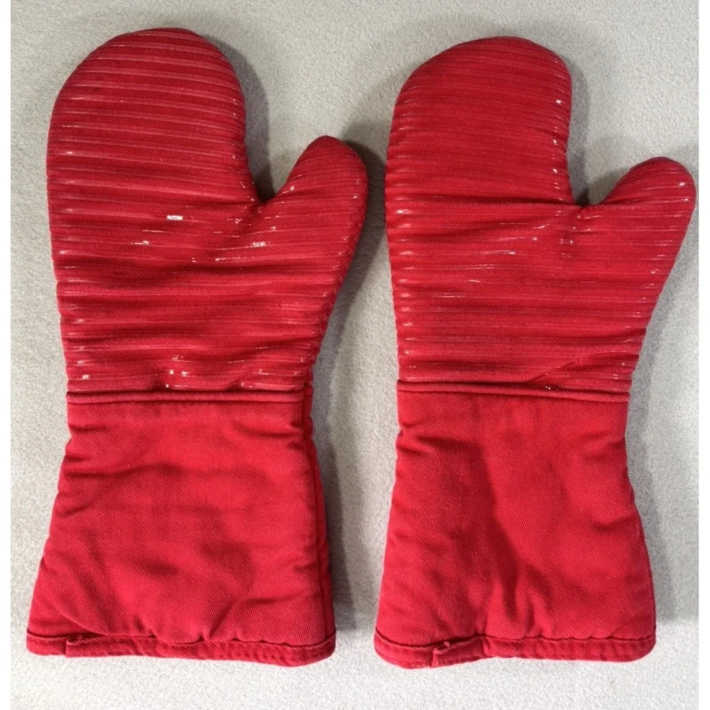 2 All Clad Silicone Oven Mitts: Heat Resistant up to 500 Degrees - RED